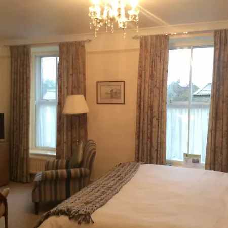 Milton House Hotel 3*