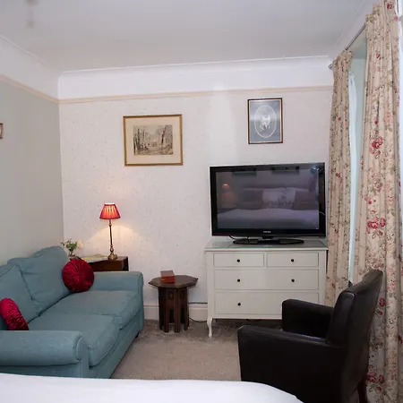 Milton House Hotel 3*