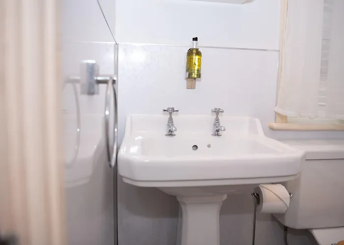 Milton House Hotel 3*