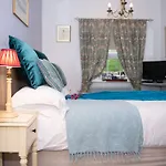 Milton House Hotel 3*