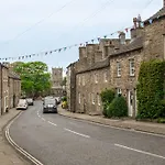 Milton House 3*